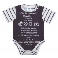 Feliratos rövid ujjú baba body