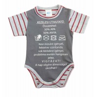 Feliratos rövid ujjú baba body