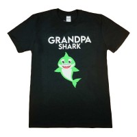 Rövid ujjú férfi póló cápás mintával Grandpa shark felirattal