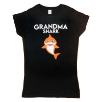 Rövid ujjú női póló cápás mintával Grandma shark felirattal